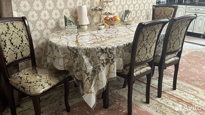 Стол со стульями