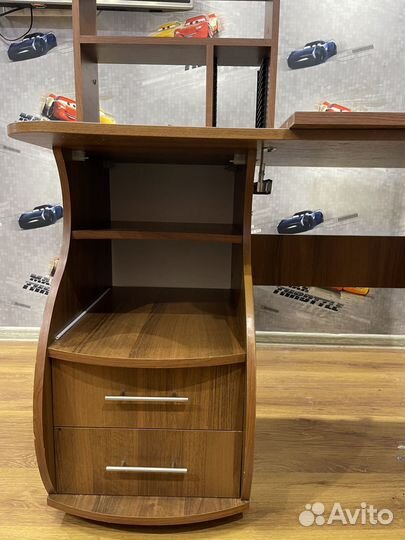 Компьютерный стол