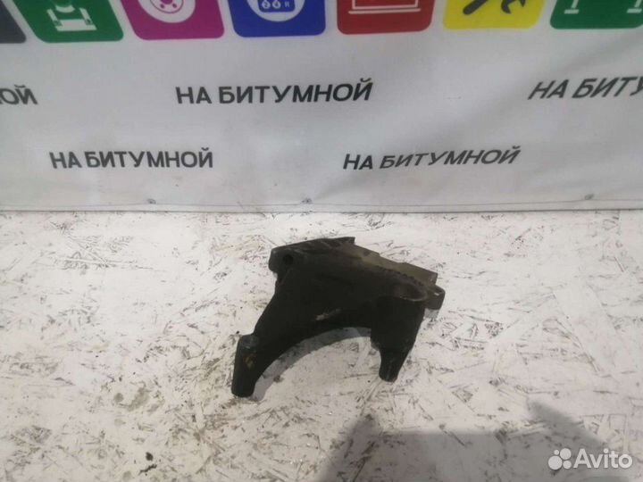 Кронштейн двигателя Skoda Octavia A5 BSE