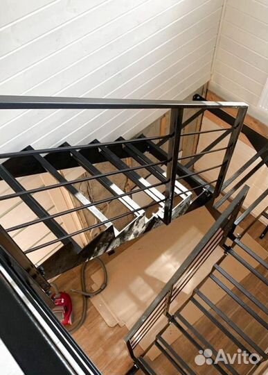 Лестничиный металлокаркас