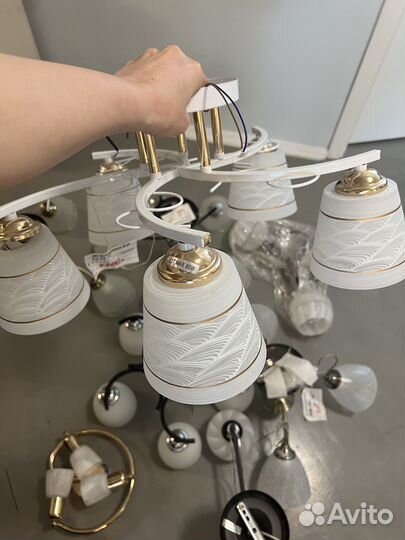 Люстры новые