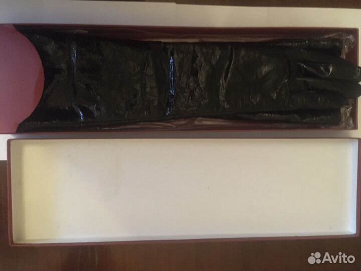 Перчатки черные лаковые длинные