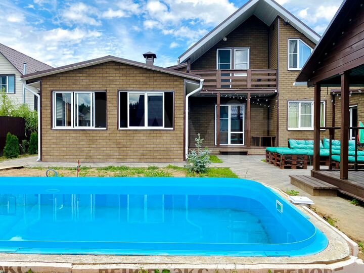 Дом 176 м² на участке 7 сот.