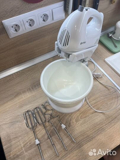 Миксер Vitek VT-1409 W