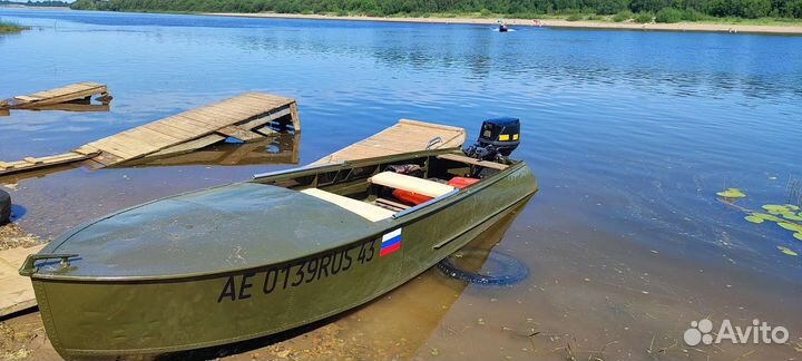 Лодка с мотором