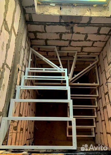 Перила деревянные для лестниц