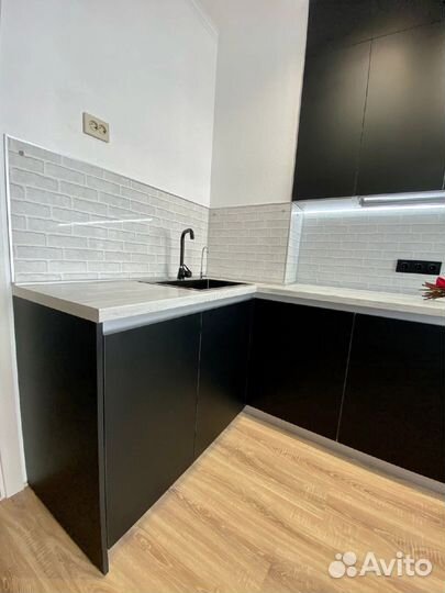 П образная кухня на заказ. Фабрика в Омске