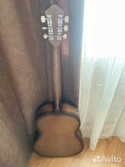 Акустическая гитара бу как новая