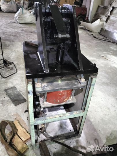 Пресс пневматический