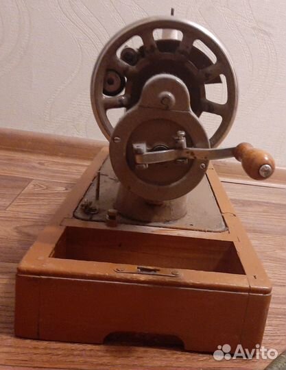 Продам Старую Швейную Машинку