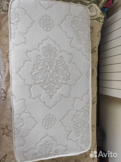 Кроватка (с матрасом) +комод с пеленальным столом