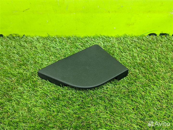 Заглушка левая Toyota Land Cruiser URJ202 1UR-FE