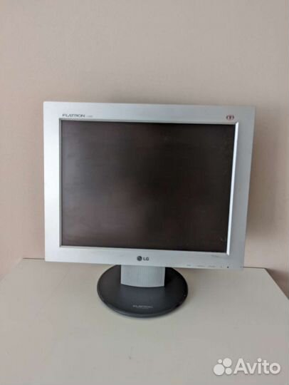 Монитор LG Flatron L1530S