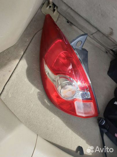 Задний левый фонарь Nissan Tiida C11