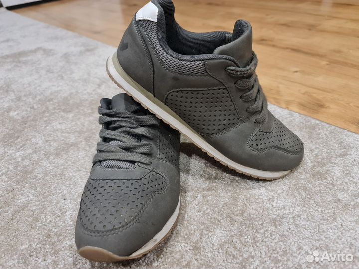 Кроссовки женские