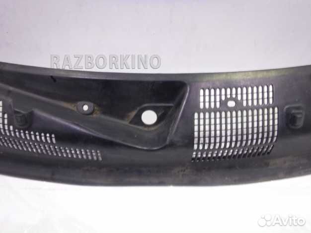 Водосток лобового стекла (жабо)