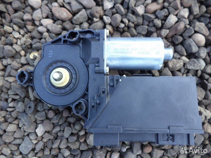 Мотор стеклоподъемника передний правый Porsche