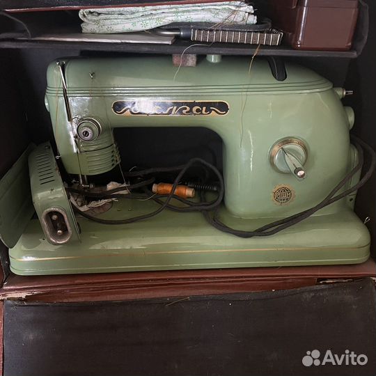 Швейная машина Волга