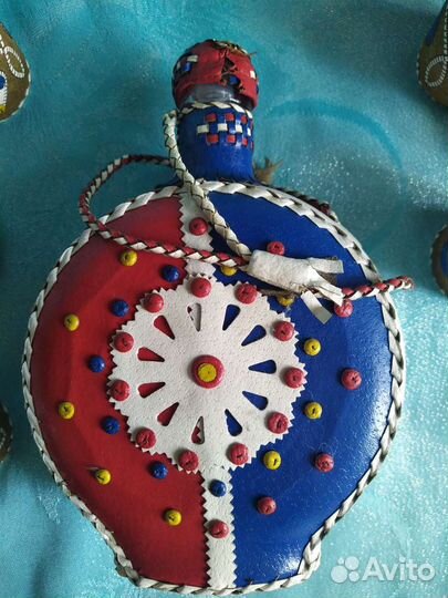 Фляга и стопки в кожаных чехлах. Югославия