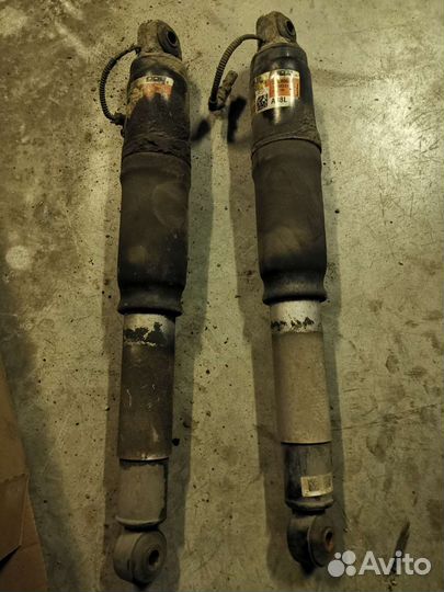 Амортизаторы задние Cadillac Escaladе