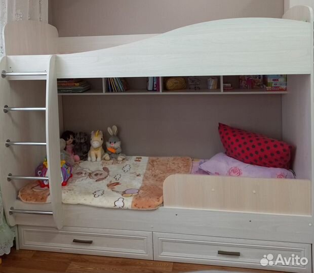 Двухъярусная кровать