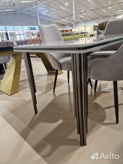 Обеденный стол Амадей