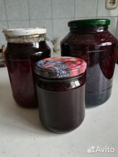 Желейная смородина, соленые огурцы