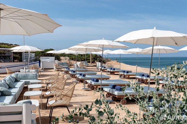 Пляжный зонт на центральной опоре в наличии