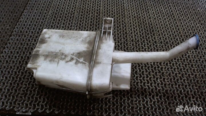 Бачок омывателя Toyota Avensis 2, 2004