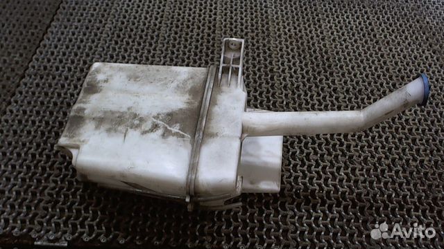 Бачок омывателя Toyota Avensis 2, 2004