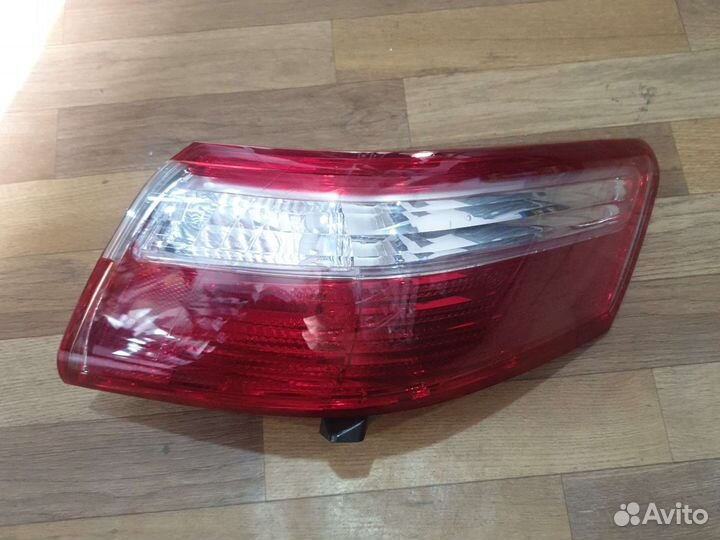 Фонарь задний правый камри V40