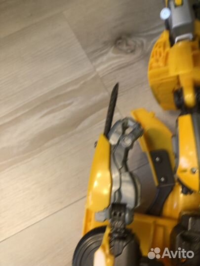 Трансформер бамблби hasbro