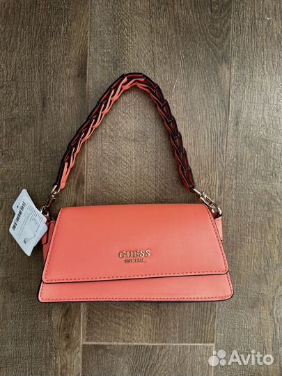 Сумка Guess коралловая новая