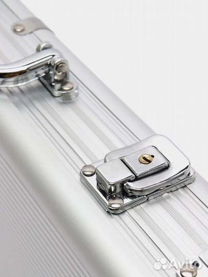 Покер в кейсе 300 с номиналом (пластиковые фишки)