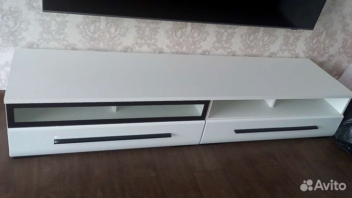 Тумба под тв белый глянец 