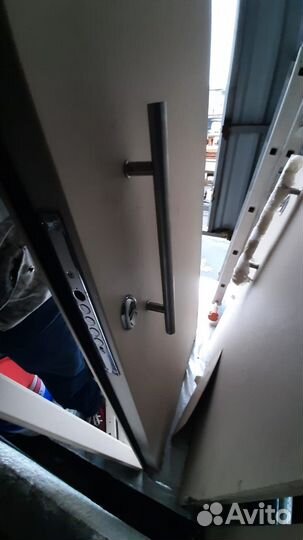 Продам входную дверь бу