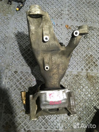 Опора двигателя + кронштейн правый (Audi Q5)