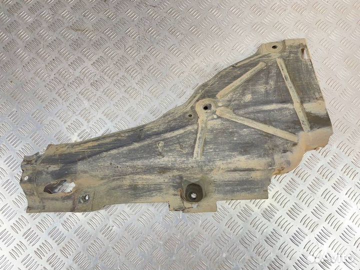 Защита днища кузова задняя правая Mercedes-Benz