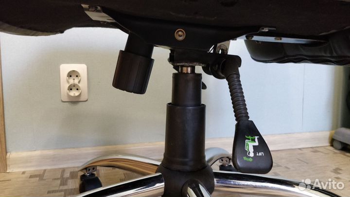 Компьютерное кресло