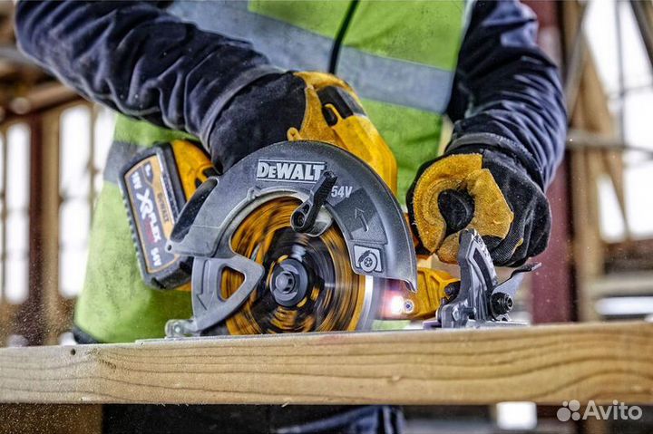 Аккумуляторная дисковая пила DeWalt DCS578N 54V без аккумулятора