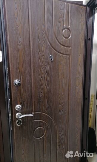 Двери входные с витрины