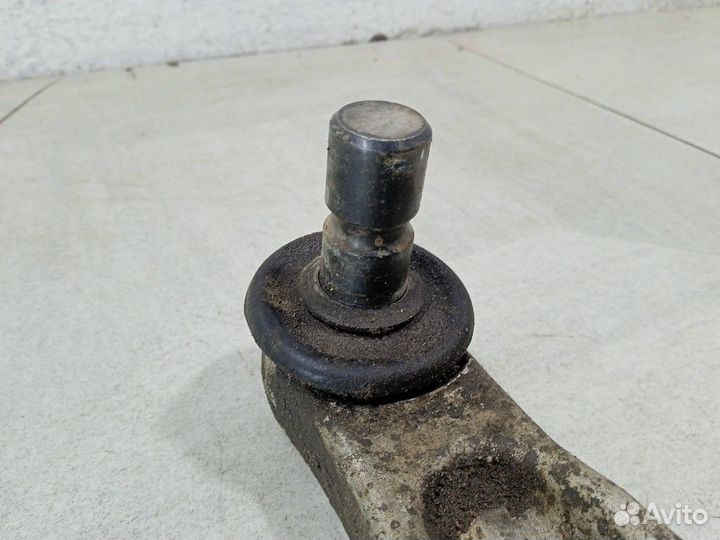 Рычаг передний правый