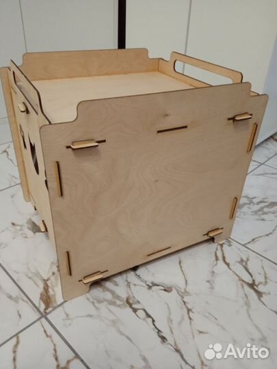 Будка, домик для кошки или небольшой собачки