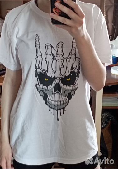 Одежда женская(топы,футболка,шорты)