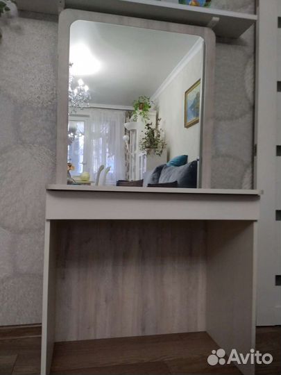 Туалетный столик с зеркалом бу