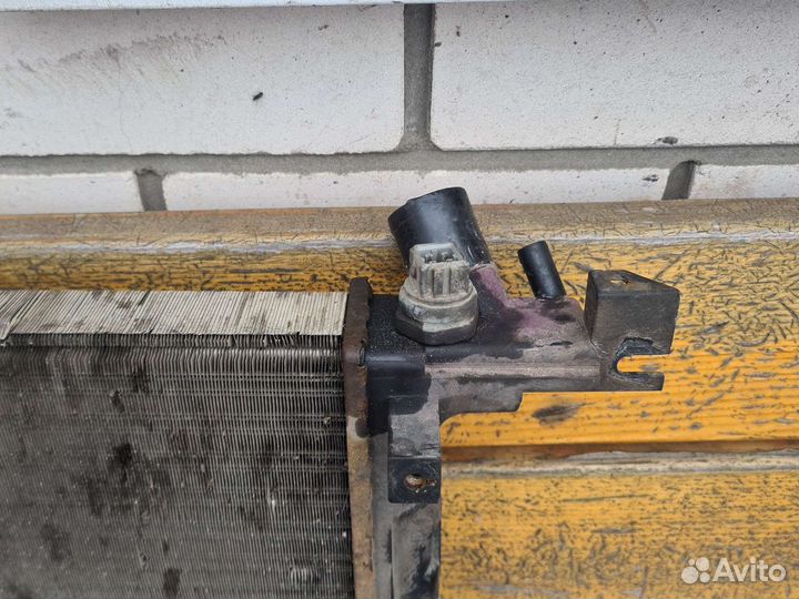 Опель вектра в x20DTH радиатор охлаждения