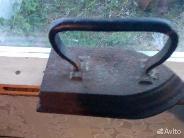 Утюг чугунный