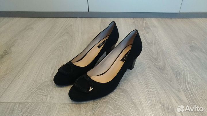 Туфли женские 39 размер новые классика