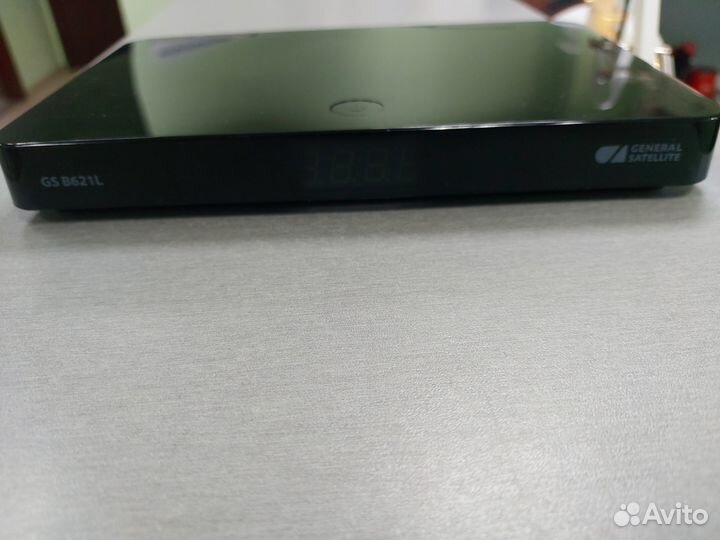 Цифровая двухтюнерная приставка Триколор 621L