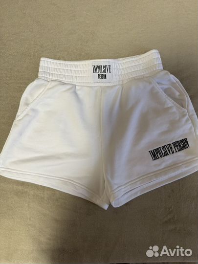 Шорты и свитшот 46 размер